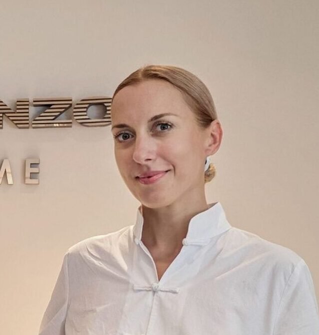 Ewa, Ambassador for The Clienteling Academy, supporting luxury businesses with clienteling training for sustainable customer loyalty and commercial success.