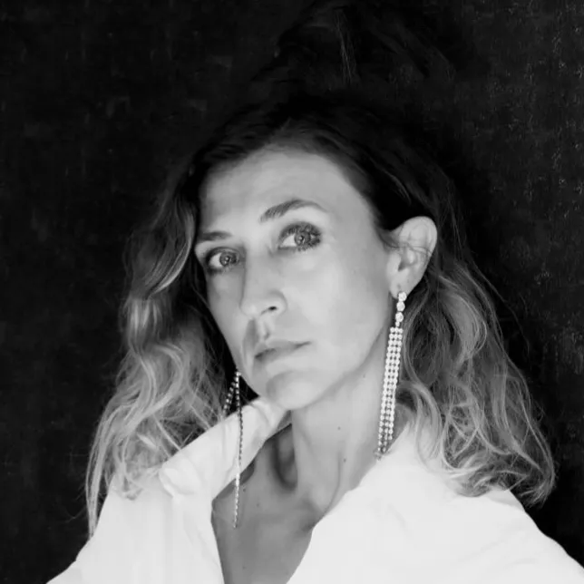 Séverine, Ambassador for The Clienteling Academy, supporting luxury businesses with clienteling training for sustainable customer loyalty and commercial success.