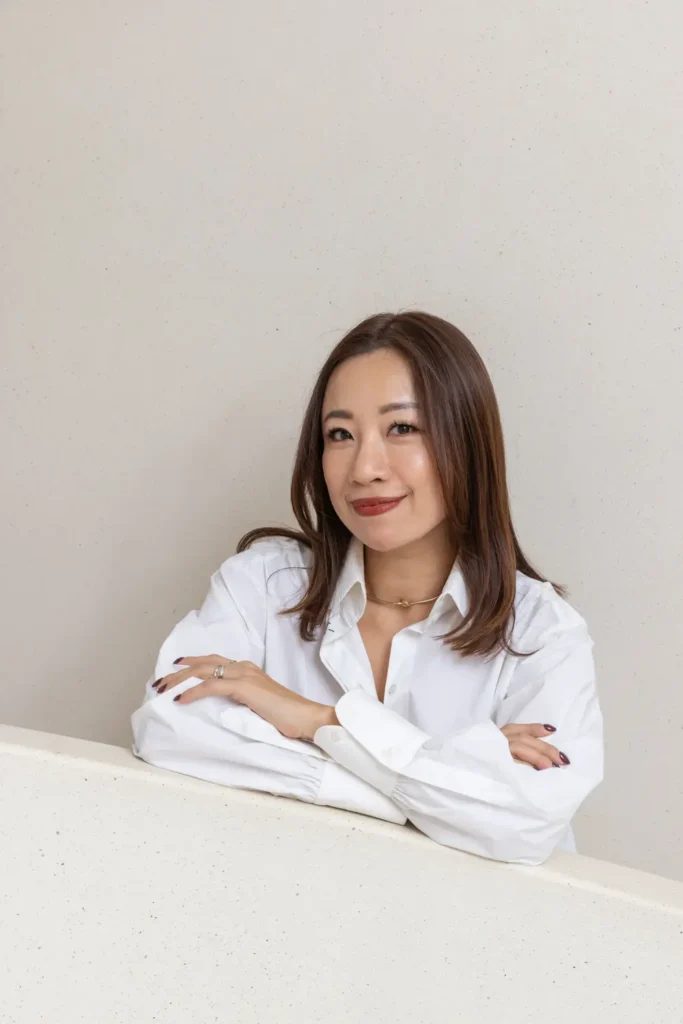 Founder of The Clienteling Academy, inviting inquiries on clienteling training solution via the contact form